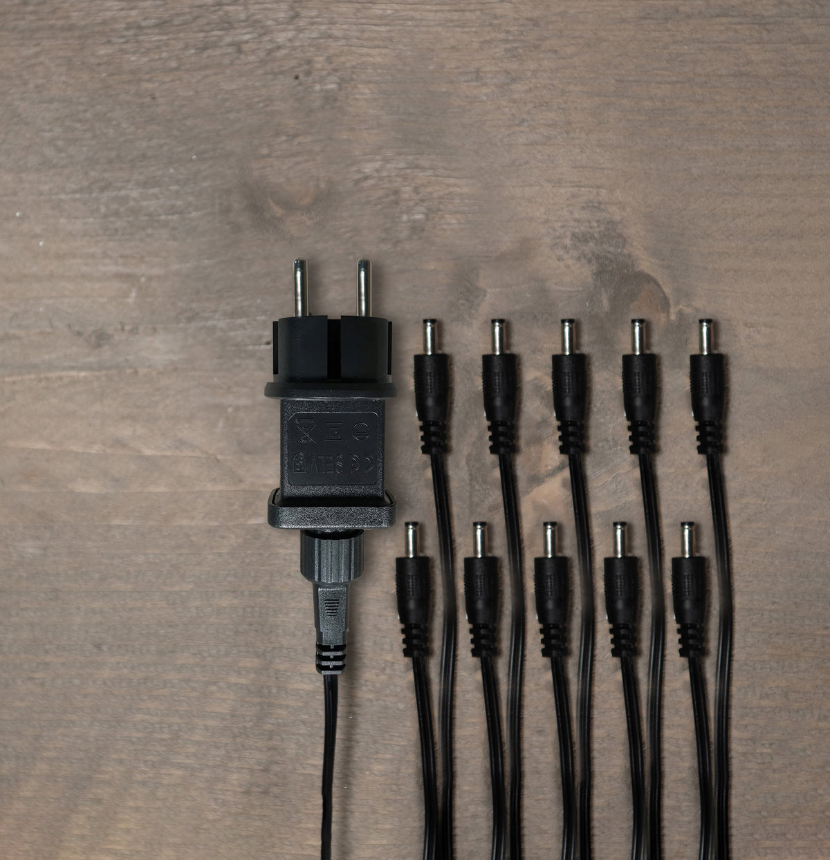 adapter met 10 dc stekkers voor waterlantaarn / b.o. projector 4,5v / 4 meter aansluitsnoer
