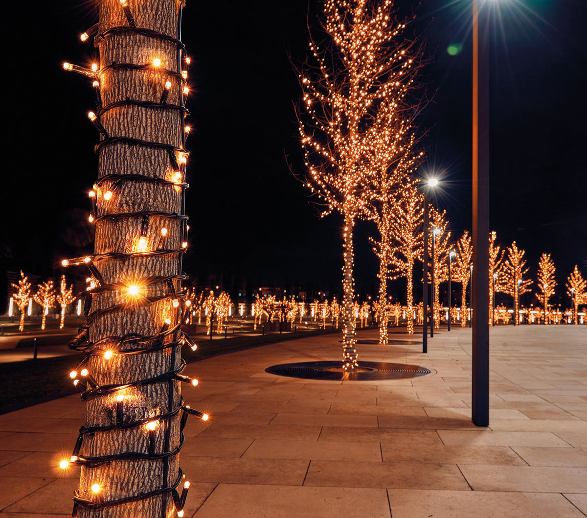 connect de luxe 100led classic warm en flash 10m, 10cm afstand tussen de leds, rubber kabel zwart