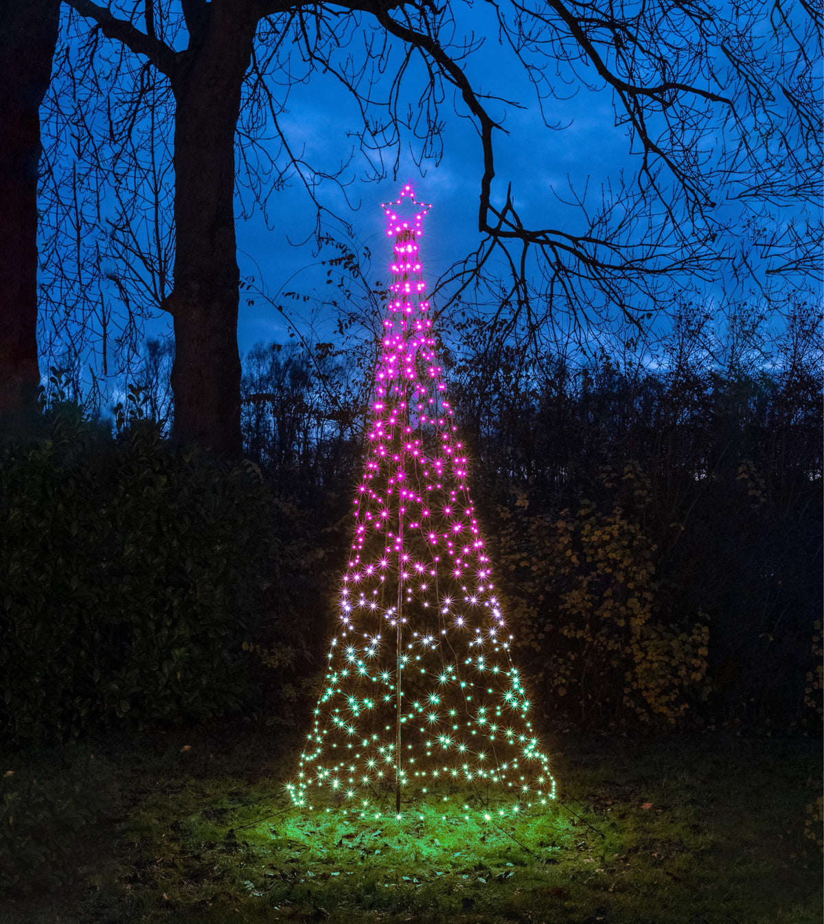 boom met ster 480led rgb ip44 trafo inclusief paal, afstandsbediening en 8 grondpennen d100h320cm